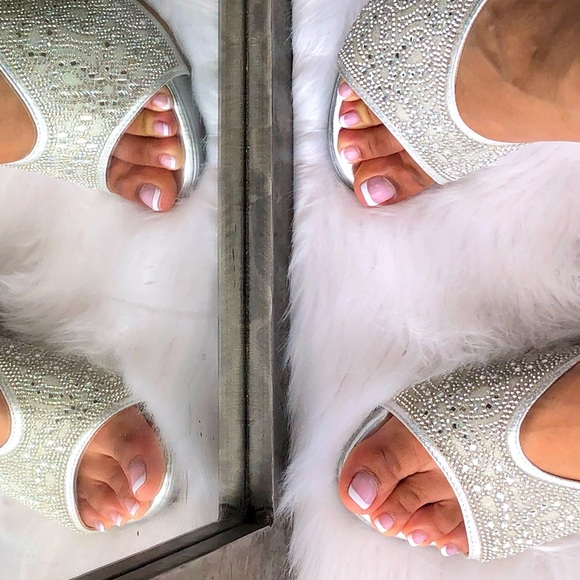 Size 8.5 Italina Silver Metallic Rhinestone Embellished Wedge Heel Wedding Shoe - Picture 4 of 8